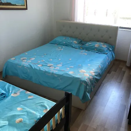 Priam * Golem (Tirana)